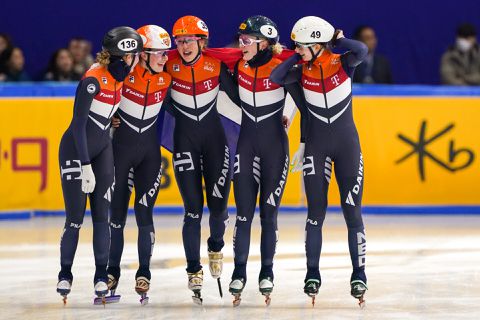 Dit zijn alle medaillewinnaars op de WK shorttrack (met bak vol Nederlands eremetaal)