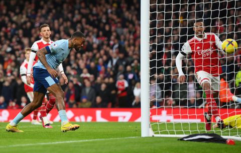 Koploper Arsenal wint opnieuw niet, Leicester City vermorzelt Tottenham Hotspur