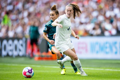 Transferrecord! Dit betaalde FC Barcelona aan Manchester City voor Keira Walsh