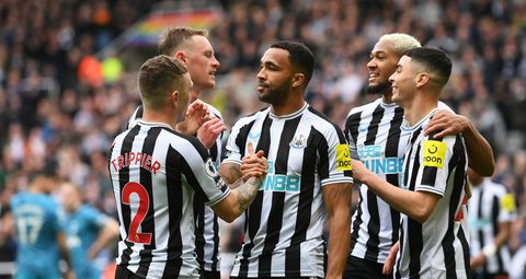 Newcastle United spaart Spurs na rust: The Magpies winnen 'maar' met 6-1