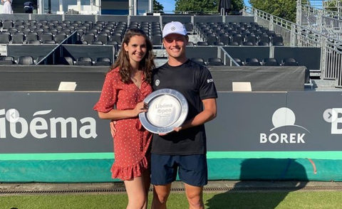 Dit is de vriendin van tennissensatie Tim van Rijthoven