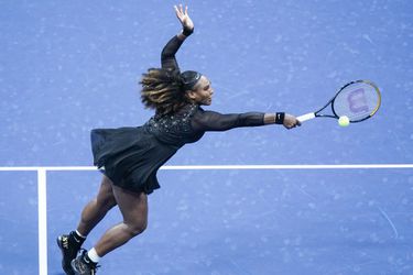 📸​ | Serena Wililams draagt bij US Open kunstschaatspakje en schoenen met goud en diamant