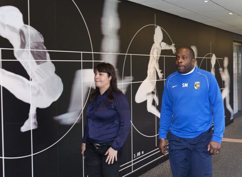 Den Bosch-perschef Ester Bal: 'Als vrouw in voetbal is het een dikke pikken-parade'