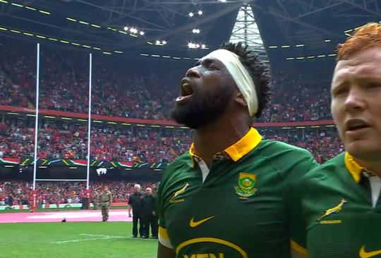 🎥 | Springbokken-aanvoerder Siya Kolisi in tranen na passievol meezingen van volkslied