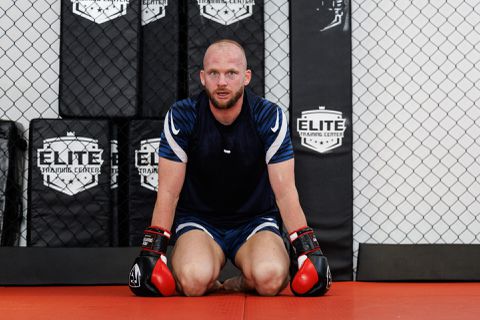 Na 3 jaar Bali kijkt Melvin Platje niet uit naar leven in Nederland: 'Stress, al dat gezeik'