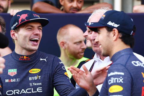 Sergio Pérez noemt Max Verstappen een van de beste coureurs aller tijden: 'Zo niet de beste'