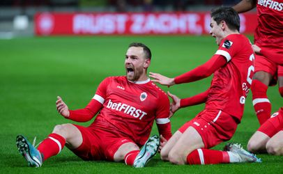 🎥 | Janssen scoort prachtig én mist penalty, maar is met Antwerp door naar finale Belgische beker
