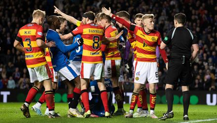 🎥 | Gekste goal ooit? Rangers laat Partick Thistle letterlijk zomaar doorlopen