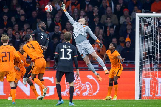 Krijgt Bijlow concurrentie? Mark Flekken maakt indruk: 'Hij is geweldig met zijn voeten'