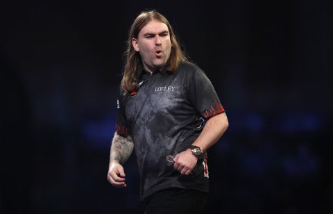 Ryan Searle wint in typisch WK-middagpotje (oersaai) van Tsjech Adam Gawlas