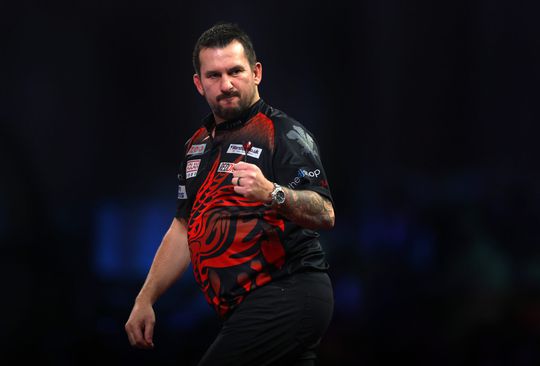 Jonny Clayton met moeite langs Brendan Dolan: ontmoet Josh Rock in ronde 4 WK darts