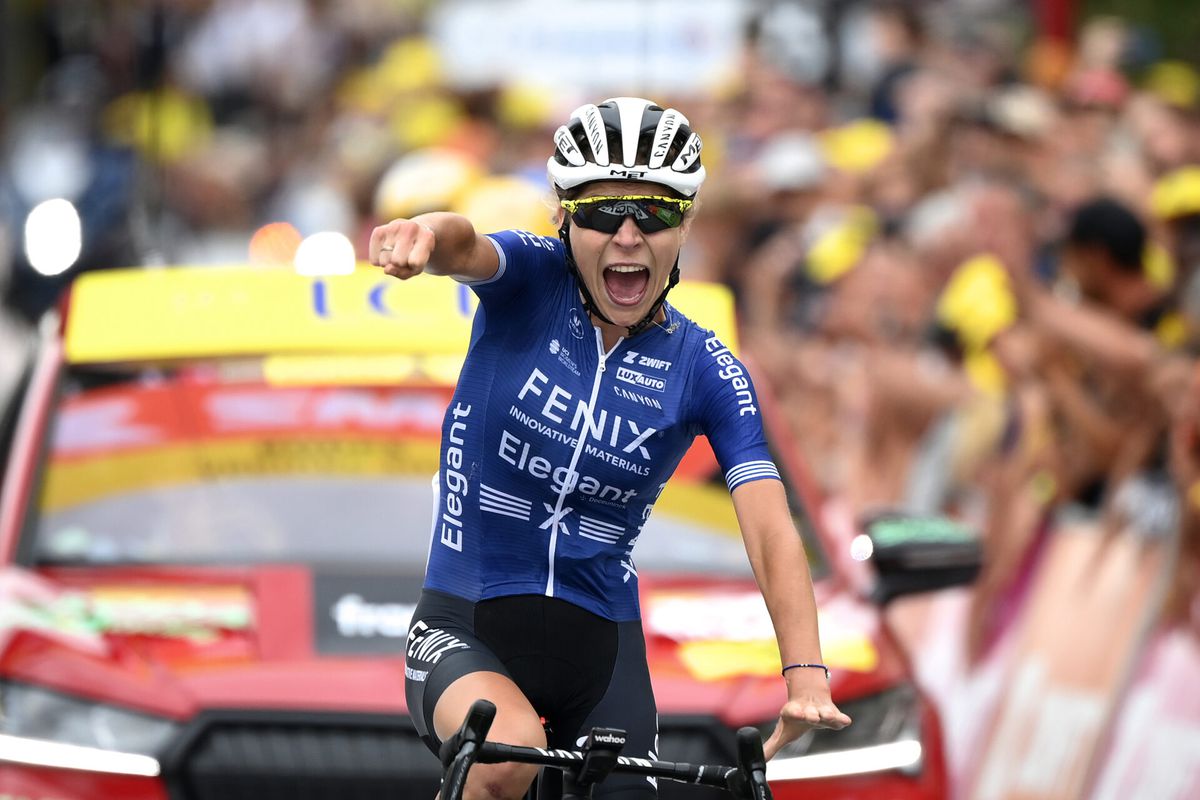 Yara Kastelijn pakt in 4e etappe Tour Femmes haar 1e wegzege ooit
