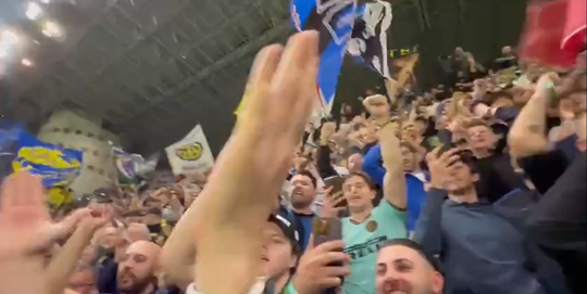 🎥 | Ultra Wesley: Sneijder staat tussen Inter-fans en wordt toegezongen