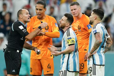 Beruchte kaartentrekker bij WK-duel tussen Nederland - Argentinië wordt commentator