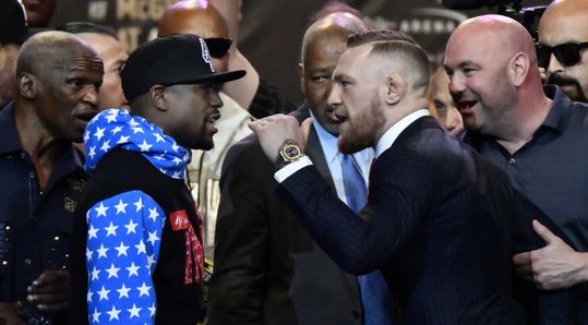 Creatieve McGregor verwerkt boodschap voor Mayweather in maatpak (foto)