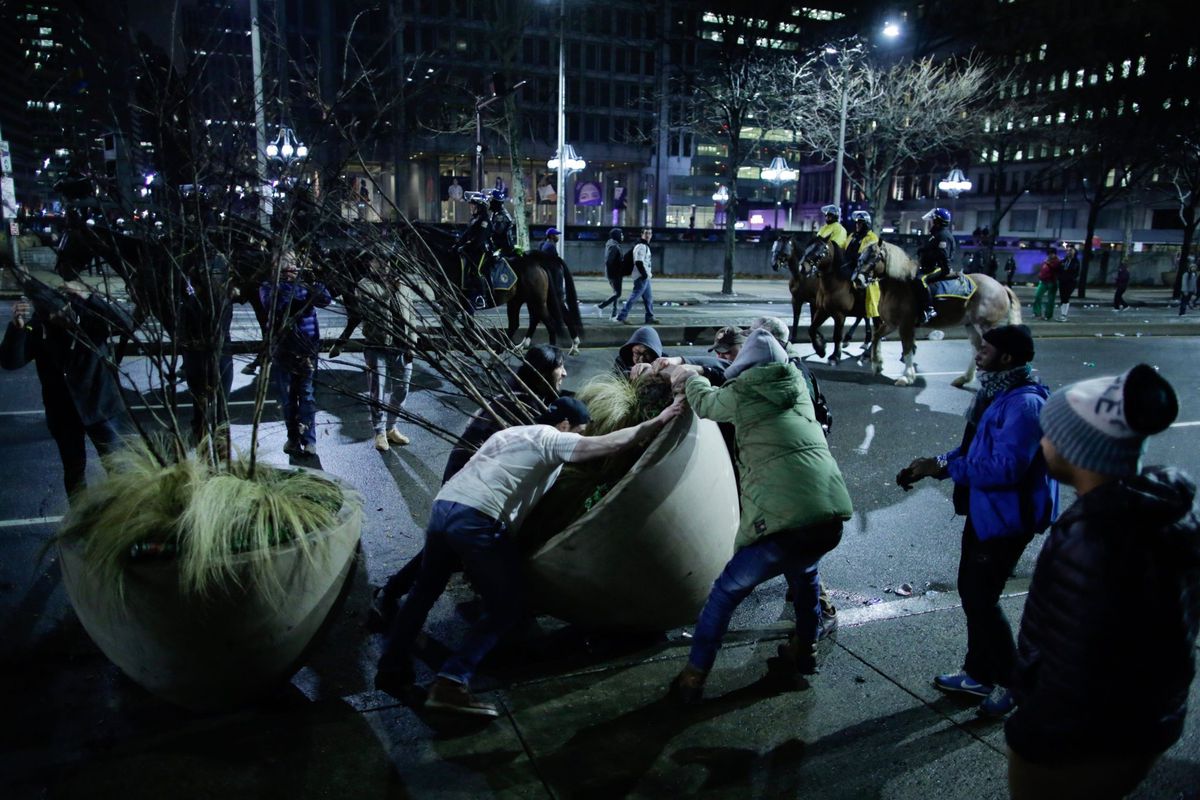 Juichende Eagles-fans slopen eigen stad na Superbowl-zege (video's)