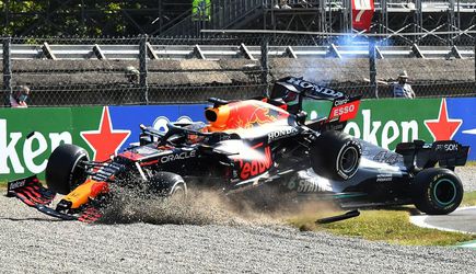 Oud F1-kampioen Damon Hill: 'FIA moet vooraf straf bepalen voor crash Verstappen en Hamilton in slotrace'