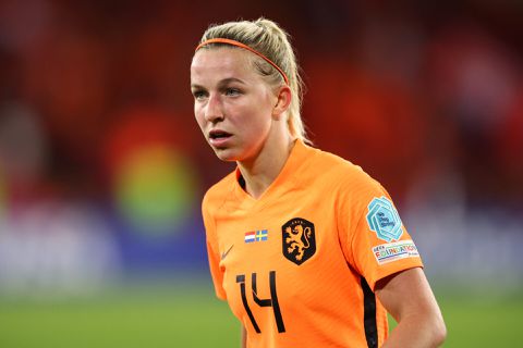 Jackie Groenen test dag na eerste EK-wedstrijd tegen Zweden positief op corona
