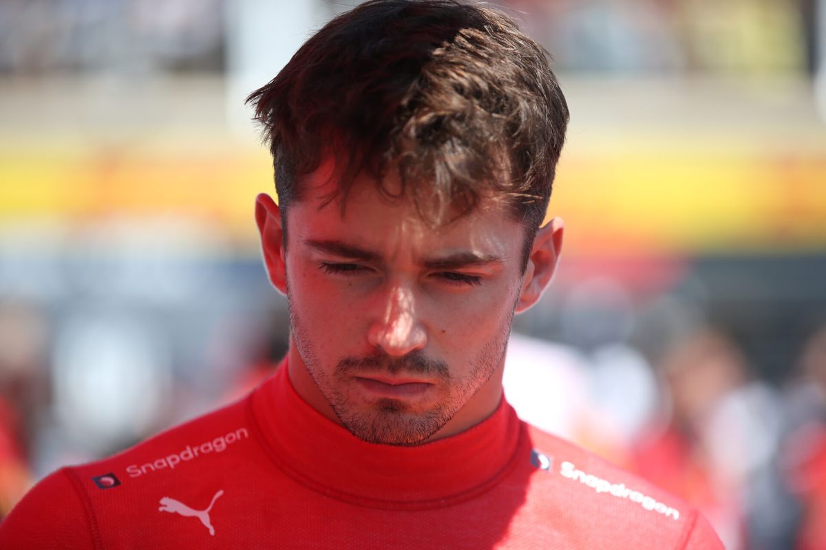 Charles Leclerc straft zichzelf na crash: 'Sluit mezelf thuis op'