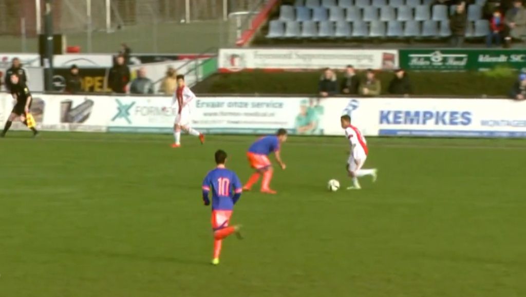 Kluivert jr. scoort na fraaie solo tegen Feyenoord (video)