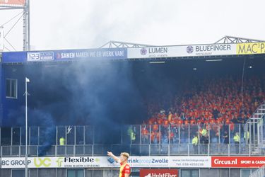 'Rookbommen bij PEC Zwolle - Go Ahead zijn in uitvak verstopt en met remote geactiveerd'