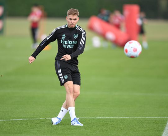 📸 | De klok op de tattoo van Arsenal-speler Emile Smith Rowe heeft 13 uur