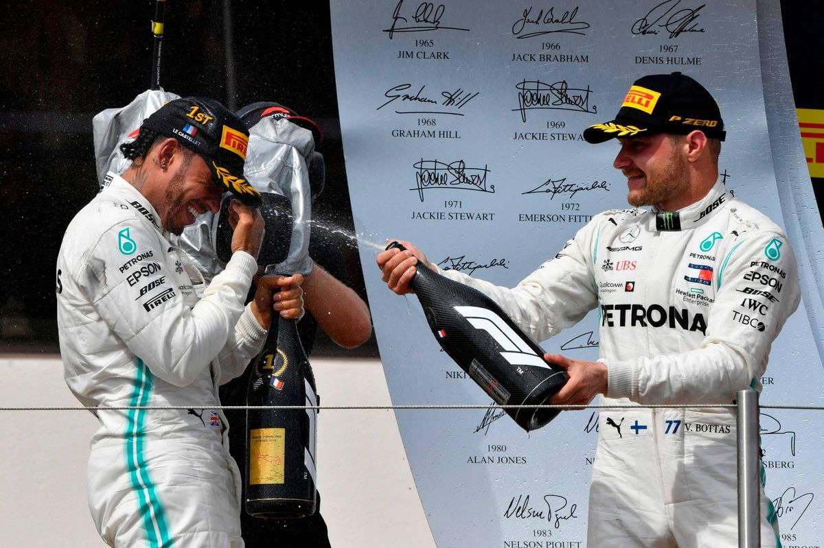Hamilton praat over 'saaie' F1: 'Er zijn jarenlang slechte beslissingen genomen'