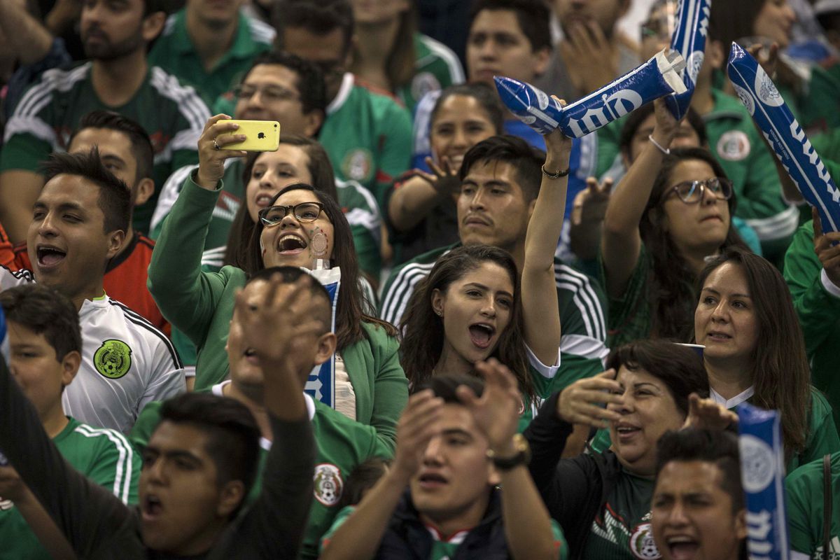 WTF! Fans Mexico beledigen homo's: geen boete, 'want was niet de bedoeling'