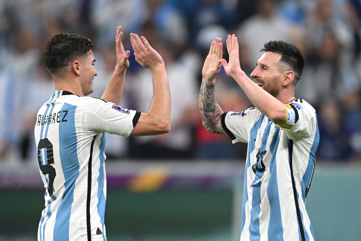 Magische Messi leidt Argentinië naar WK-finale na spanningsloze zege op Kroatië