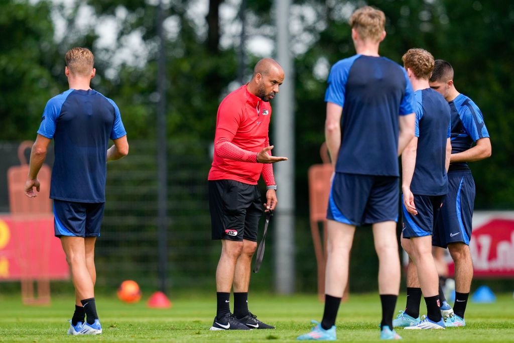 Hier kijk je naar Dundee United - AZ in 3e voorronde Conference League