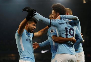 Magistrale assist Sané en hattrick Agüero bezorgen City gemakkelijke avond (video)