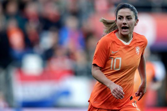 De Oranje Leeuwinnen zijn 1 dag vrij in Frankrijk: Van de Donk gaat aan d'r scriptie werken