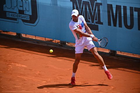Novak Djokovic naar laatste 16 bij masterstoernooi Madrid