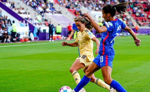 l'Équipe haalt geintje uit met Belgische verdedigster na duel op EK