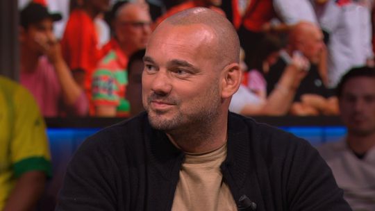 🎥 👨‍🏫 | Wes terug op de bank: Sneijder aangenomen op Harvard voor opleiding 'leiderschap'