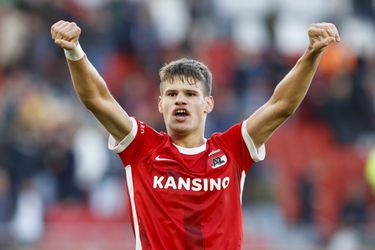 Nice! AZ-verdediger Milos Kerkez (18) maakt debuut voor Hongarije