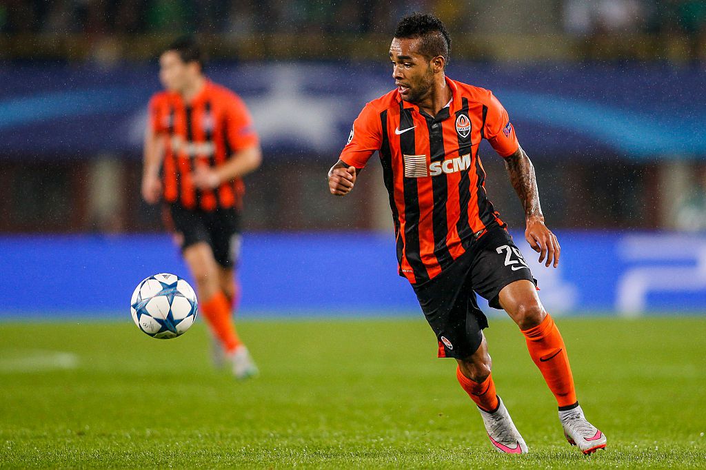 'Liverpool brengt eerste bod uit op Alex Teixeira'