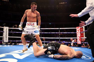 Liam Williams slaat Joe Mullender KO en blijft Brits kampioen in het middengewicht (video's)