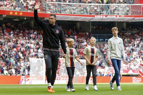 Maarten Stekelenburg neemt op 40-jarige leeftijd afscheid van het voetbal: 'Heb elke dag pijn'