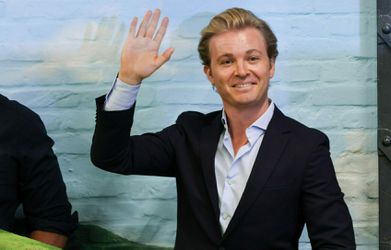 Haha! McLaren verbiedt Nico Rosberg om selfies te nemen in pitbox