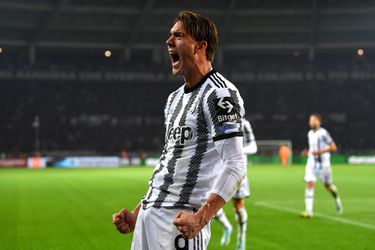 Dusan Vlahovic helpt rommelend Juventus aan derbyzege tegen Torino