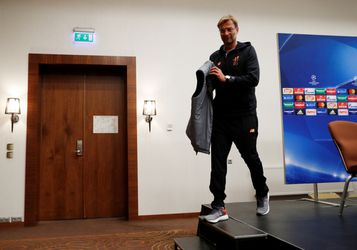 Klopp loopt snel weg bij persconferentie na rare vraag van journalist (video)