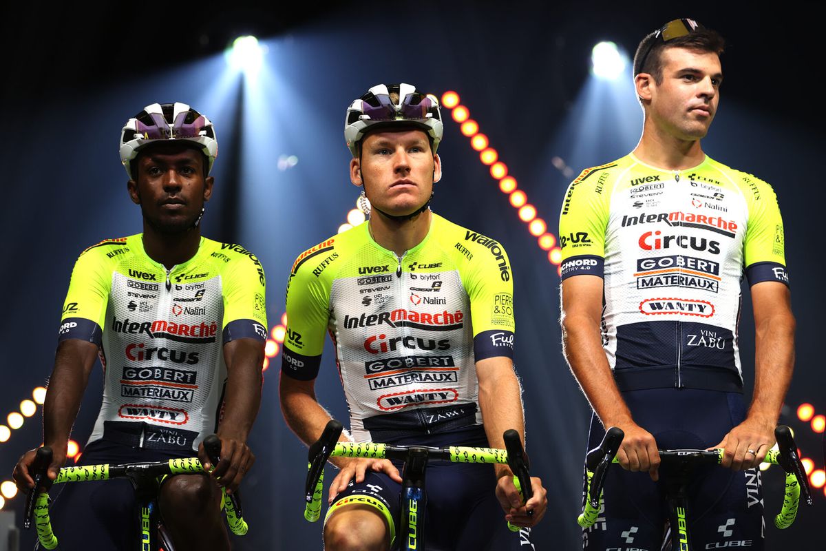 Mike Teunissen gaat los over 'triest' hotel in Tour de France: 'Voetballers draaien meteen om als ze zo'n kamer zien'
