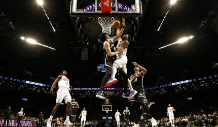 🎥 | Donovan Mitchell dunkt kneiterhard over Yuta Watanabe heen