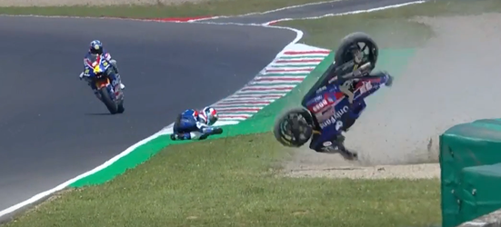 🎥😳 | Only Fans-motor doet lekker waar hij zelf zin in heeft en vliegt over circuit Moto2