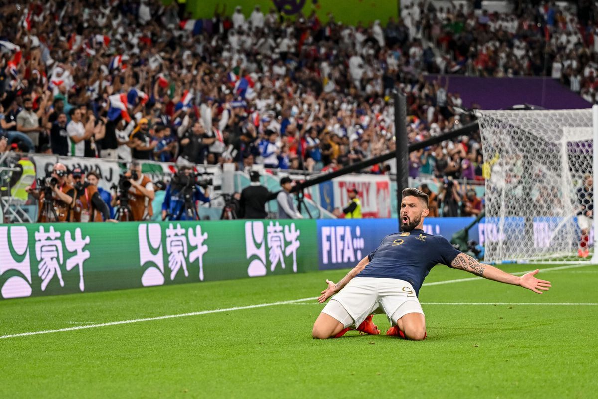 Topschutters Giroud en Mbappé loodsen Frankrijk naar WK-kwartfinale