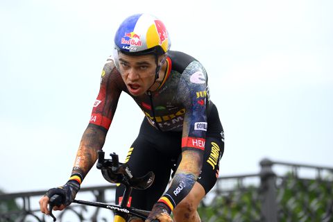 Van Aert verrast door Lampaert bij openingstijdrit Tour: 'Even schrikken dat hij sneller was'