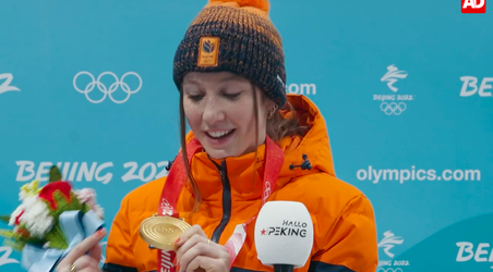 🎥 | Suzanne Schulting ontvangt gouden medaille: 'Besef het nog niet helemaal'