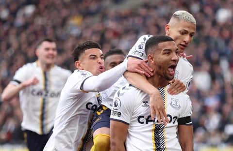 Vervanger Donny van de Beek scoort, maar Everton verliest wel bij West Ham United