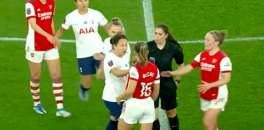 🎥 | Arsenal vrouwen verslaan Tottenham Hotspur in verhitte North London Derby